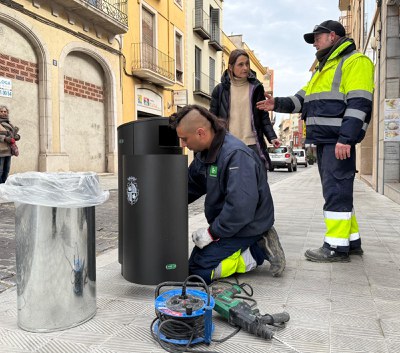 Instal·lació de noves papereres