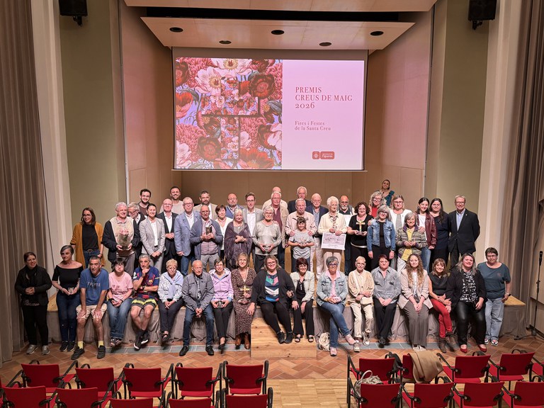 Foto de grup de tots els participants i institucions