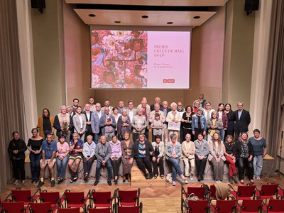 Foto de grup de tots els participants i institucions