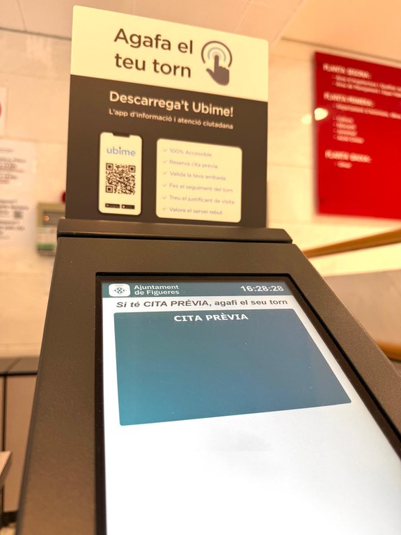 Màquina QR OMAC Figueres.jpeg Màquina QR OMAC Figueres.jpeg