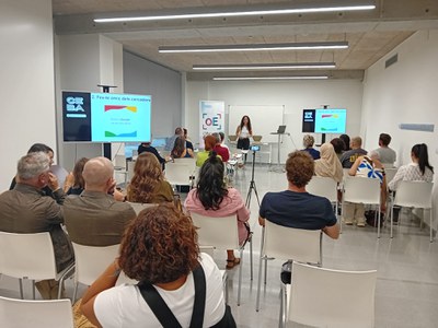 Figueres va organitzar una sessió amb Estefanía Valverde, fundadora d’eDesign, i Isaac Parras, fundador de Uatermelon, per millorar la presència digital de negocis i atraure més clients.